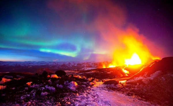 火山极光